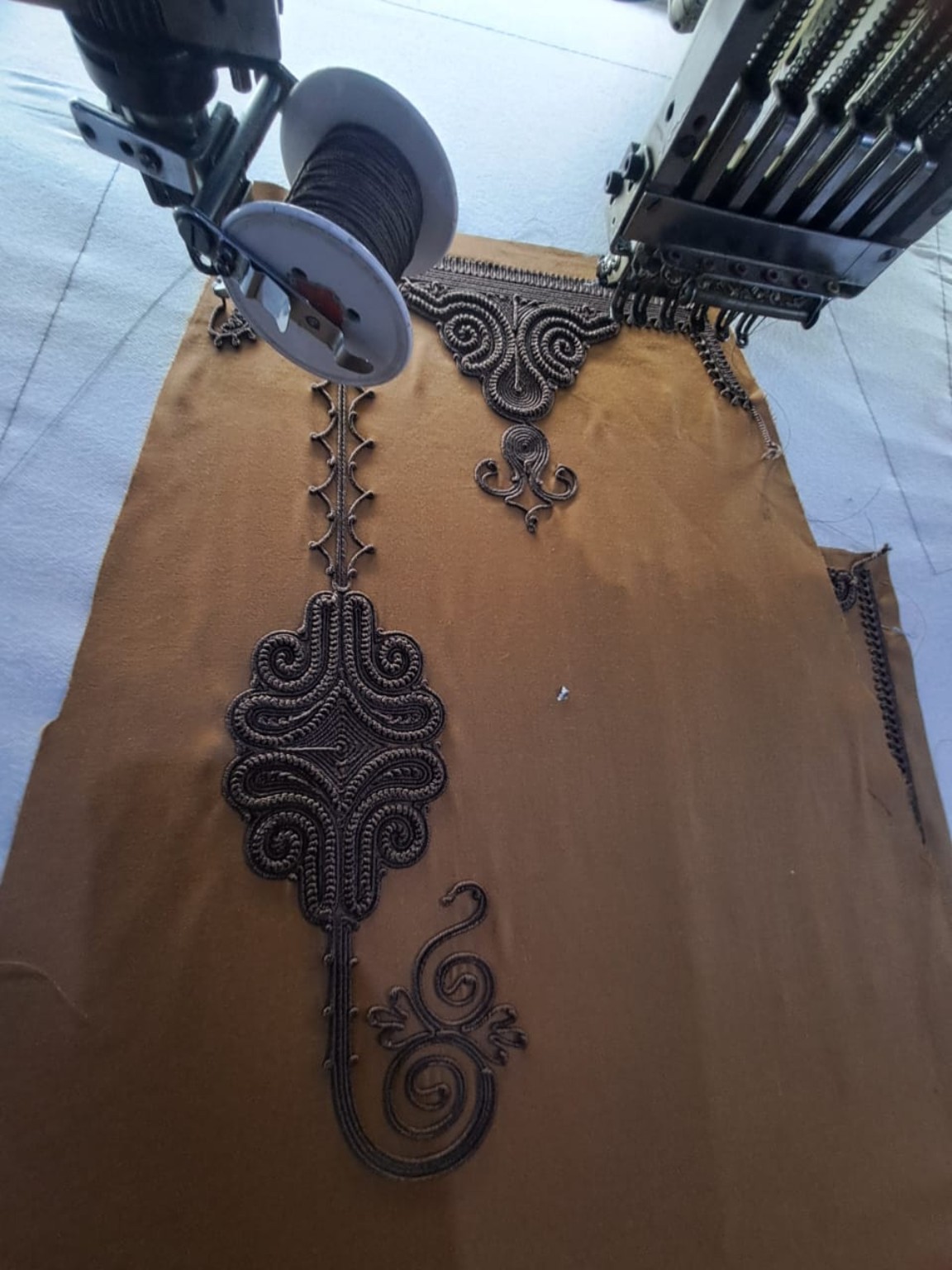 التطريز أثناء الإنتاج